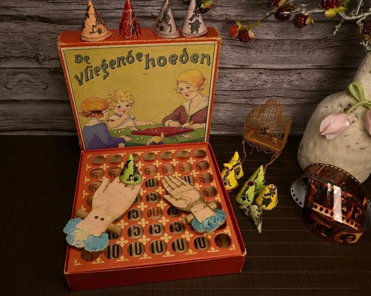De vliegende hoeden spel 1930 - J.HEN.03, Verzamelen, Overige Verzamelen, Gebruikt, Verzenden