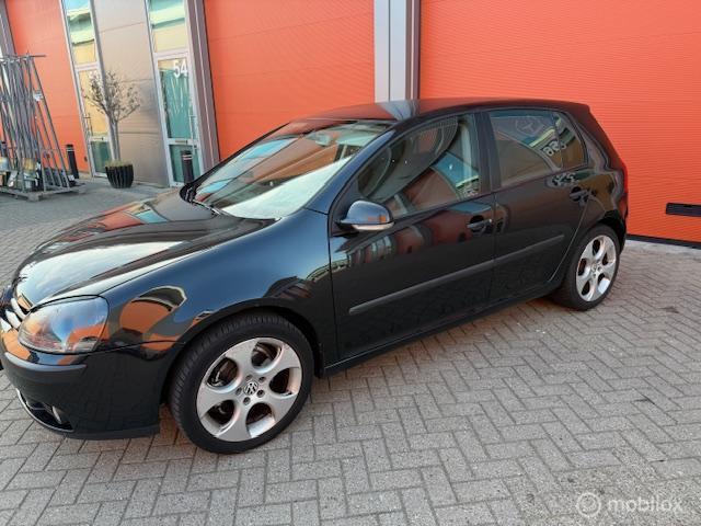 Volkswagen Golf 1.6 FSI Comfortline 5 DRS APK 2027 KM NAP, Auto's, Voorwielaandrijving, Gebruikt, 4 cilinders, Zwart