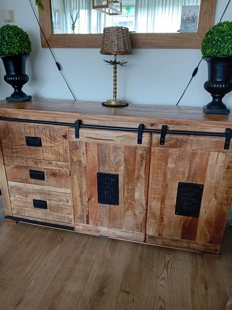Dressoir Mango, Huis en Inrichting, Kasten | Dressoirs, Ophalen, Zo goed als nieuw, 25 tot 50 cm, 150 tot 200 cm