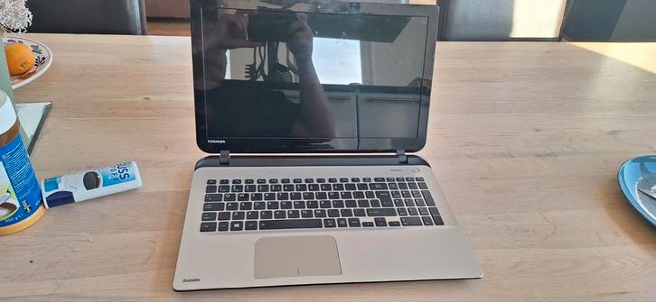 Toshiba Satellite Windows 10 pro, Computers en Software, Windows Laptops, Gebruikt, 15 inch, SSD, 2 tot 3 Ghz, Qwerty, Met videokaart