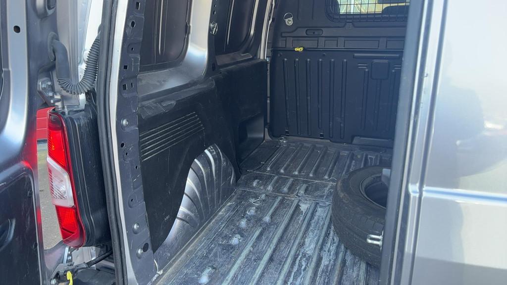 Peugeot Partner 1.5 BlueHDi 100 S&S L1 3 PERS / CARPLAY / NA, Voorwielaandrijving, Gebruikt, Euro 6, Origineel Nederlands