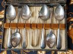 Antieke Engelse silverplate theelepels en tang in een etui., Antiek en Kunst, Antiek | Bestek, Ophalen of Verzenden