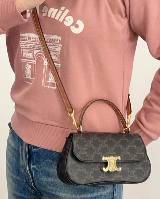 Celine Triomphe Schoudertas - Bruin Monogram, Sieraden, Tassen en Uiterlijk, Tassen | Damestassen, Ophalen, Zo goed als nieuw