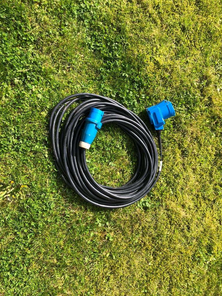 Verlengsnoer 10 meter en 2 verloopkabels voor op de camping, Caravans en Kamperen, Ophalen, Zo goed als nieuw