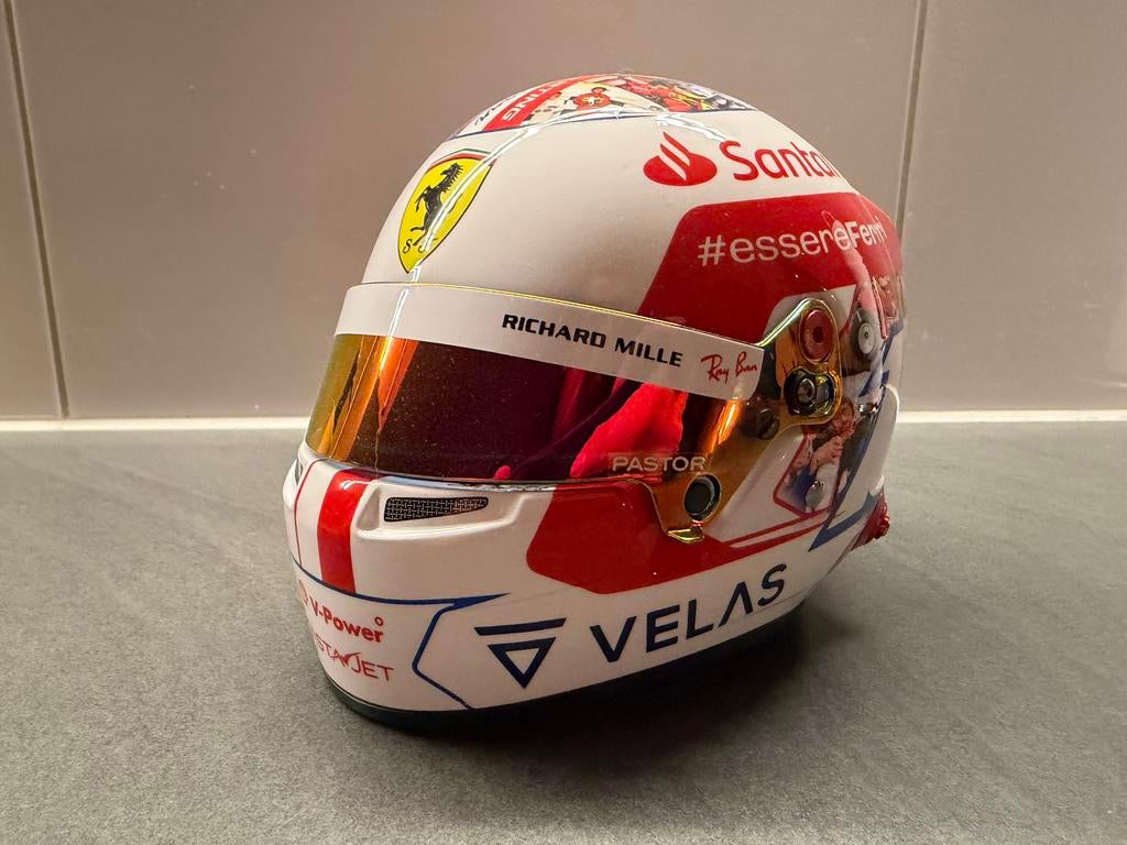 Charles Leclerc Helm Ferrari 2022 French GP 1:2, Ophalen of Verzenden, Zo goed als nieuw, Formule 1
