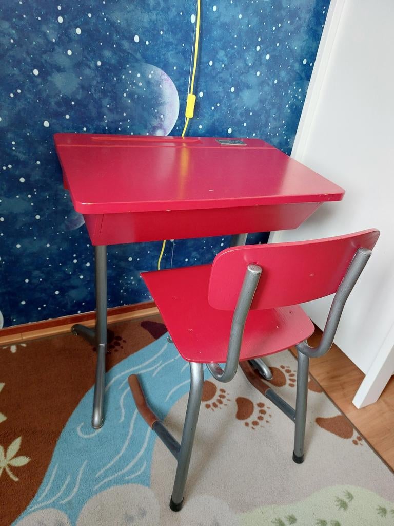 Lessenaar en stoel van hout, Ophalen, Gebruikt