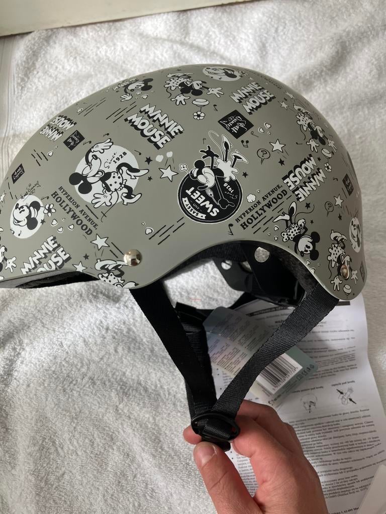 Nieuw Mickey Minnie Mouse helm skateboard Disney 100 Jaar, Ophalen of Verzenden, Nieuw, Bescherming