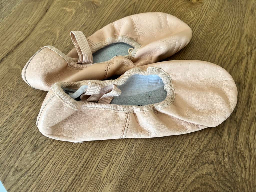 Ballet schoenen maat 2,5, Sport en Fitness, Ballet, Ophalen, Zo goed als nieuw, Schoenen