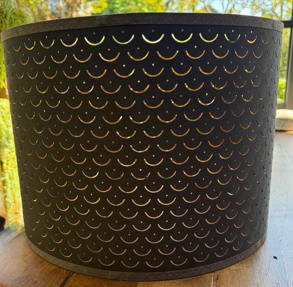 IKEA Nymö lampenkap zwart/messingkleur z.g.a.n., 25 tot 50 cm, Zwart, Rond, Ophalen of Verzenden