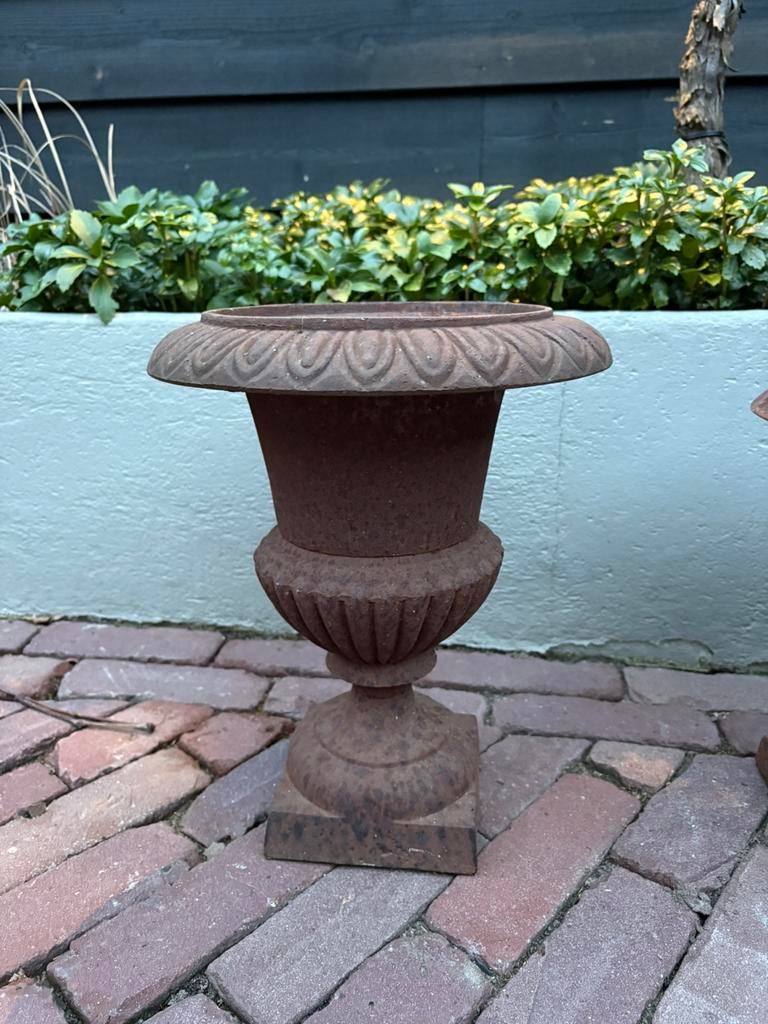 Oude Franse gietijzeren vaas, Tuin en Terras, Tuinvazen, Ophalen, Gebruikt