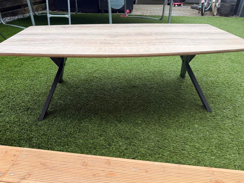 Moderne eettafel met metalen onderstel, Huis en Inrichting, Tafels | Salontafels, Ophalen, Gebruikt, 100 tot 150 cm, 50 tot 100 cm