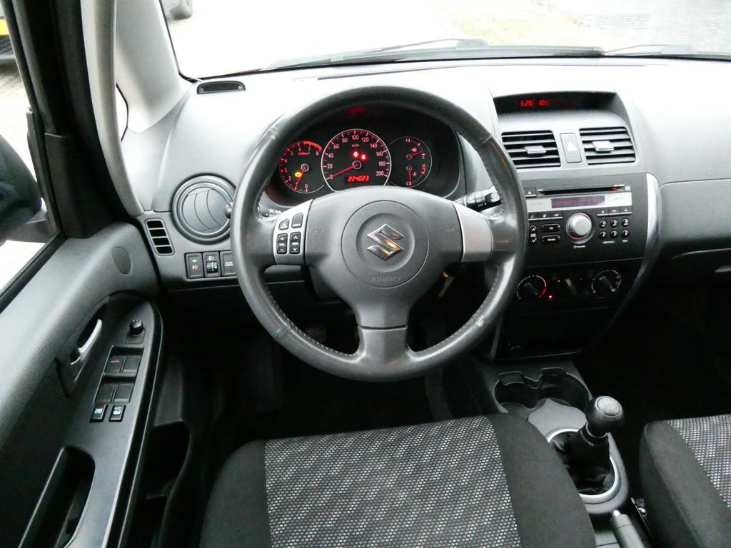 Suzuki SX4 1.6 Shogun 108pk Airco Hoge instap PDC Trekhaak 1, Auto's, Gebruikt, 49 €/maand, Origineel Nederlands, Handgeschakeld