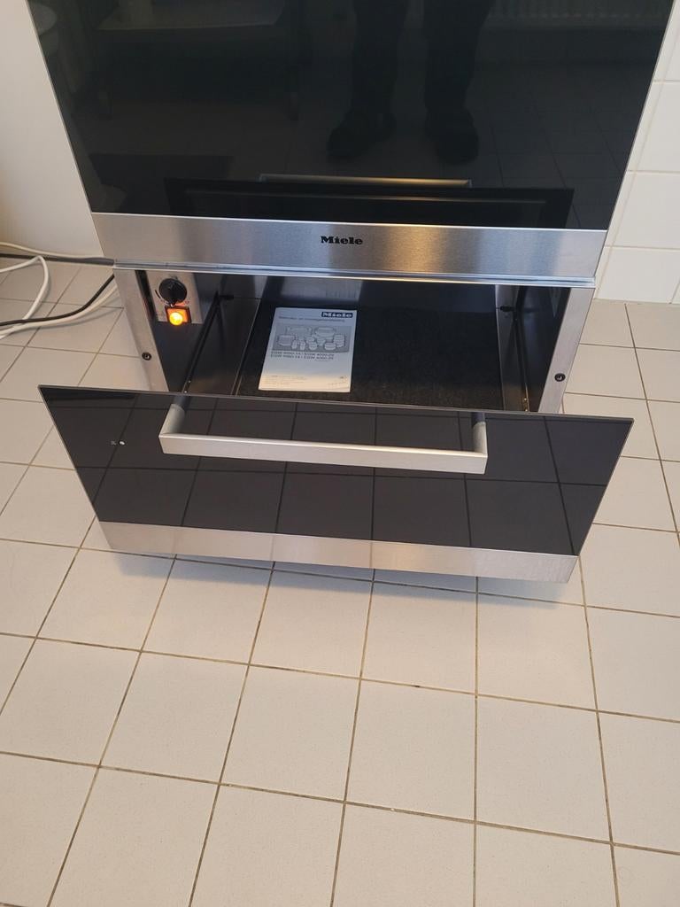 Mooie miele warmhoudlade te koop aangeboden., Ophalen, Hete lucht, 45 tot 60 cm