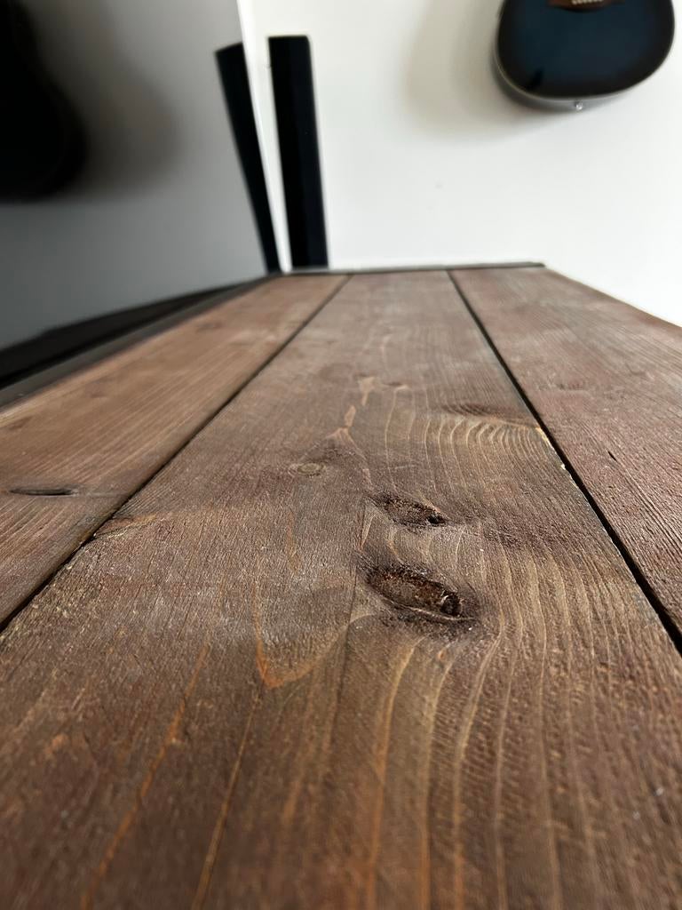 Steigerhouten salontafel/tv-meubel met RVS beugels, Huis en Inrichting, Kasten | Televisiemeubels, Ophalen, Gebruikt, Robuust en rustiek