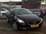 Volvo V40 1.6 D2 Kinetic | Navigatie | Trekhaak | A.Camera |, Voorwielaandrijving, Euro 5, Gebruikt, Beige