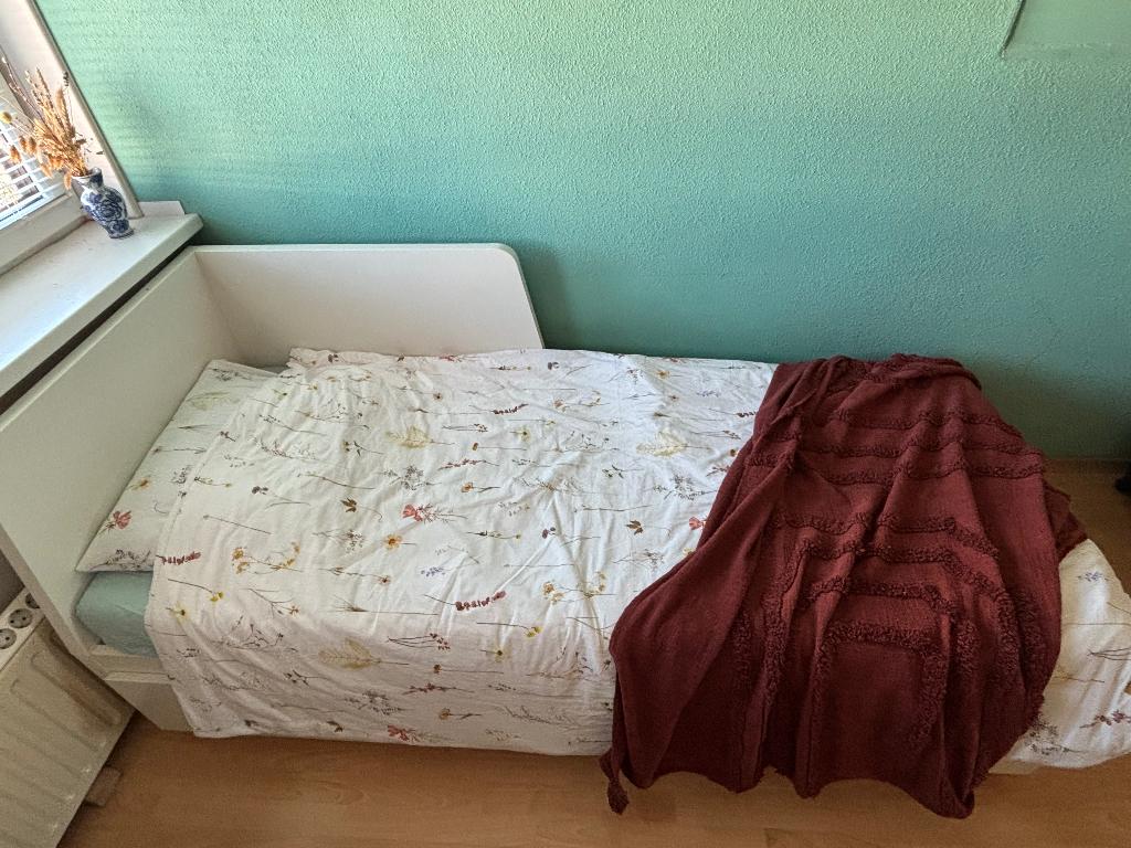 IKEA FLEKKE bed uitschuifbaar, Huis en Inrichting, Slaapkamer | Bedden, Ophalen, Overige materialen, Wit, Tweepersoons