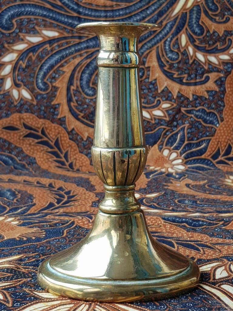 Mooi stel zware antieke kandelaars uit Engeland 14,5 cm., Antiek en Kunst, Ophalen of Verzenden, Koper of Brons