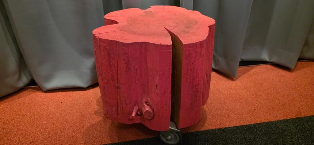 Roze boomstam tafeltje op wielen - 48 cm diameter, Huis en Inrichting, Tafels | Bijzettafels, Ophalen, Minder dan 45 cm, Minder dan 55 cm