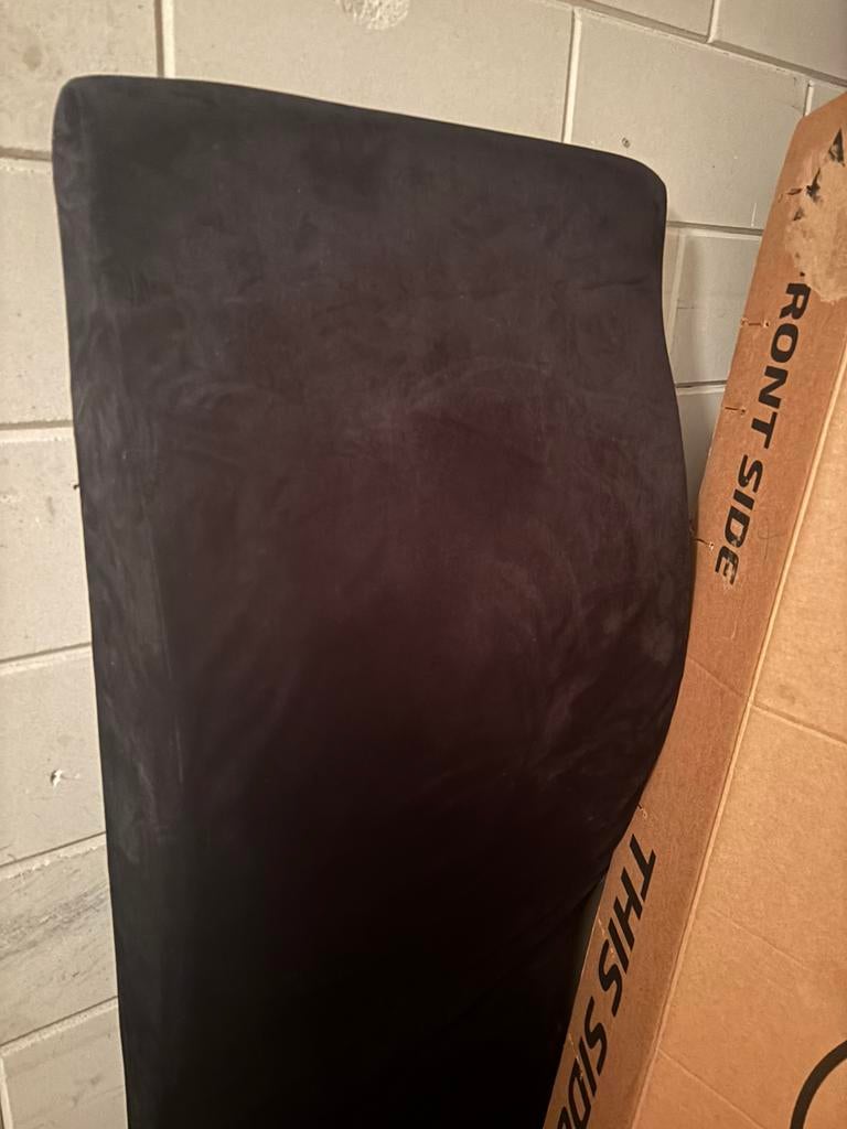 Wimper bed, Ophalen, Zo goed als nieuw, Zwart, Handen en Nagels