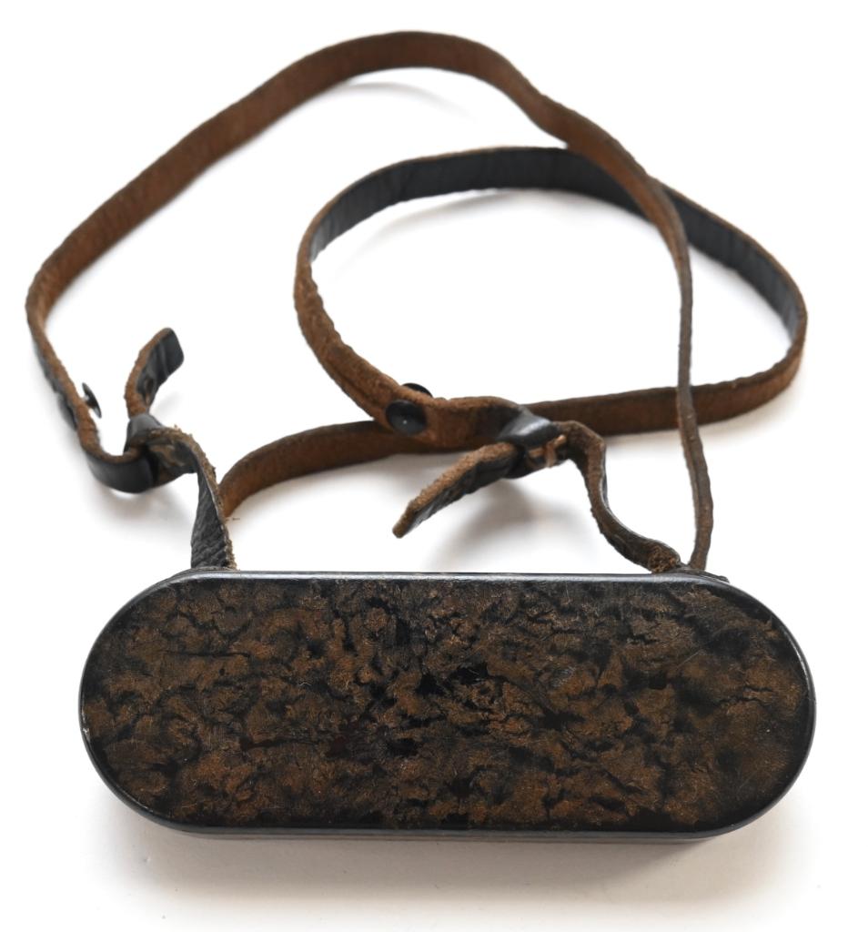 Bakelieten Dienstglas Lens Cover met riempje, Verzamelen, Verzenden, Landmacht, Duitsland, Overige typen