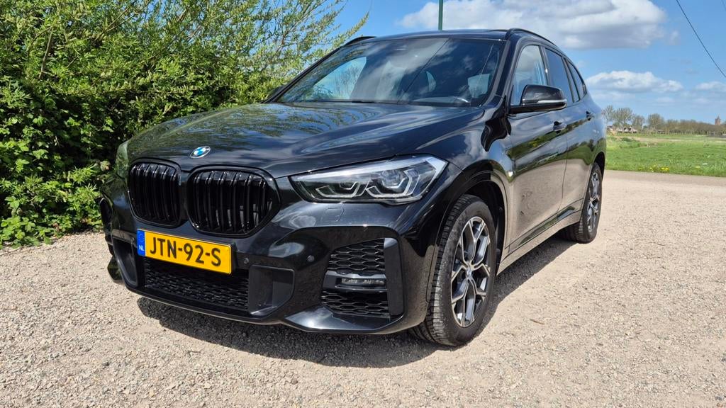 Bmw x1 18i M-sport/aut/facelift/pannodak/topstaat/, Auto's, BMW, Leder en Stof, Zwart, Bedrijf, Grijs