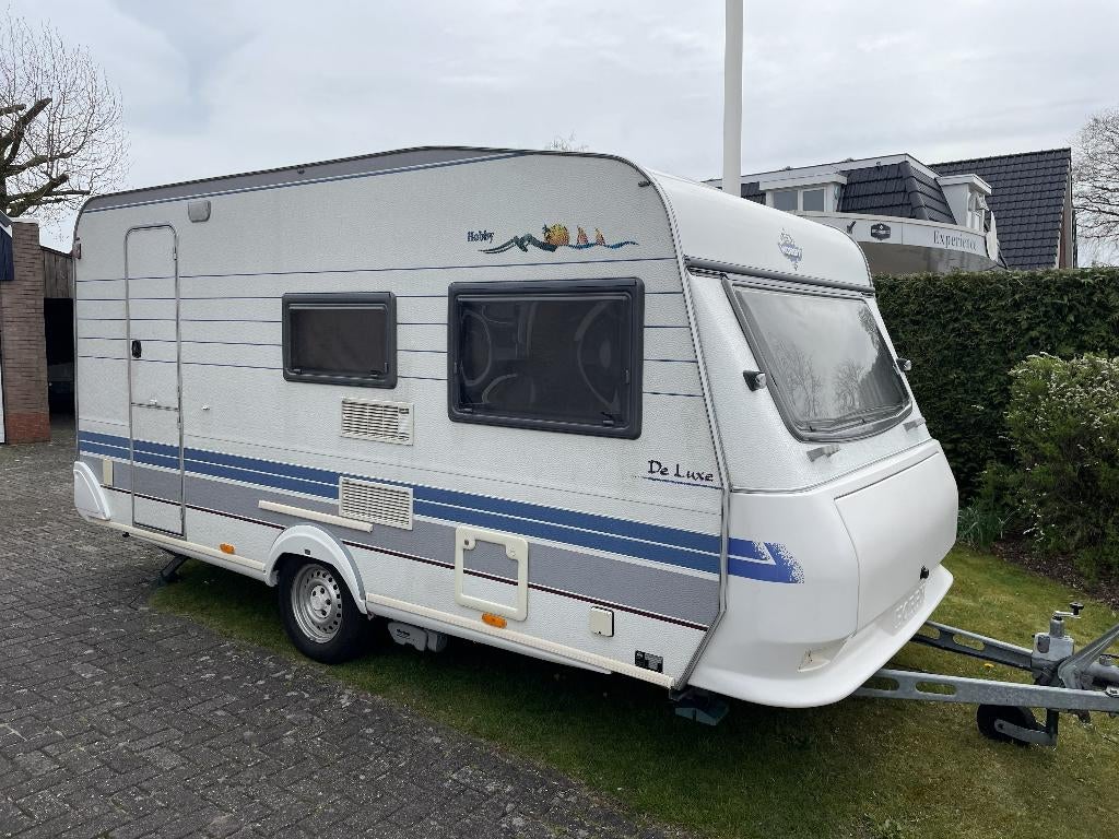 Te koop Hobby Caravan 440 De Luxe, Caravans en Kamperen, Caravans, Particulier, 1000 - 1250 kg, Schokbreker, Hobby