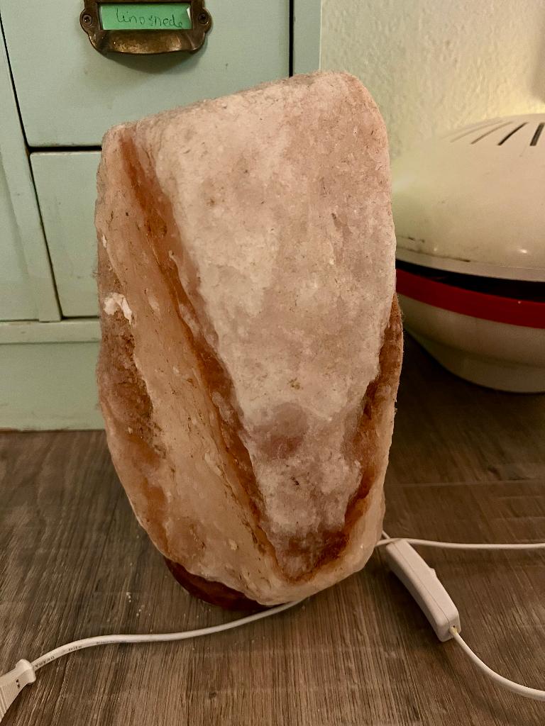 Zoutlamp Himalaya zoutkristallen lamp tafellamp sfeerlicht, Huis en Inrichting, Lampen | Tafellampen, Ophalen of Verzenden, Zo goed als nieuw