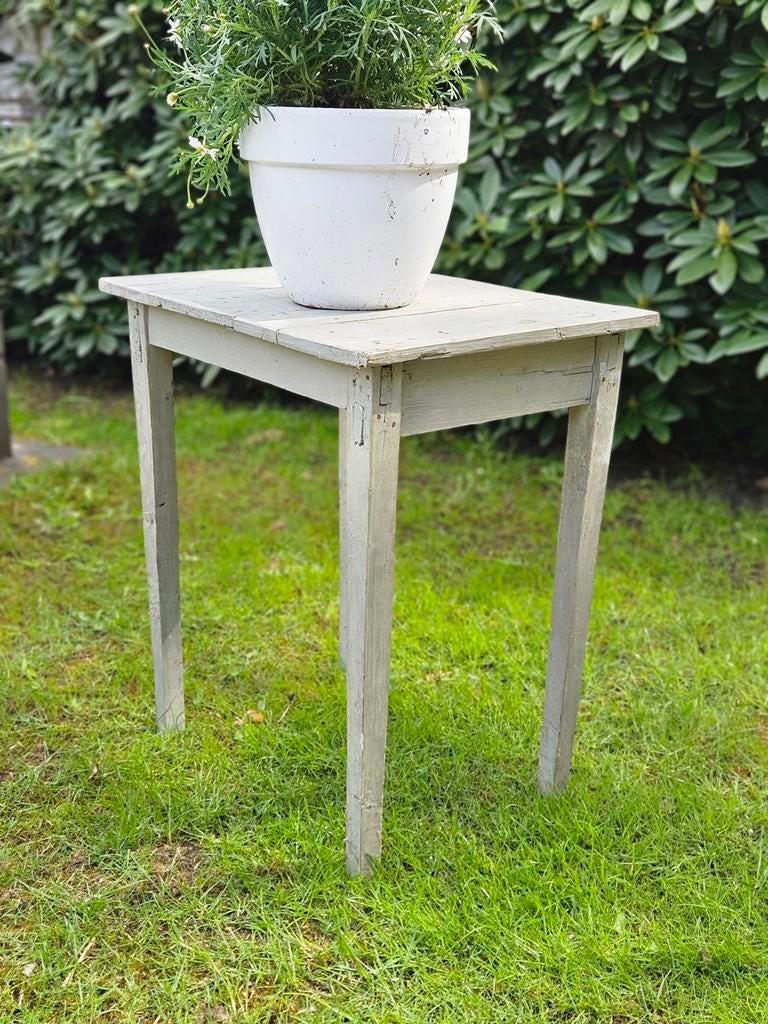Brocante grijs tafeltje voor buiten en binnen, Huis en Inrichting, Ophalen