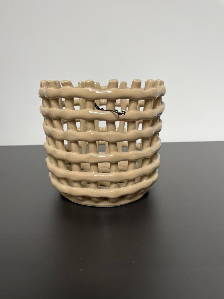 Ferm Living Ceramic basket opbergmand small Cashmere, Huis en Inrichting, Porselein of Keramiek, Mand, Rond, Ophalen of Verzenden