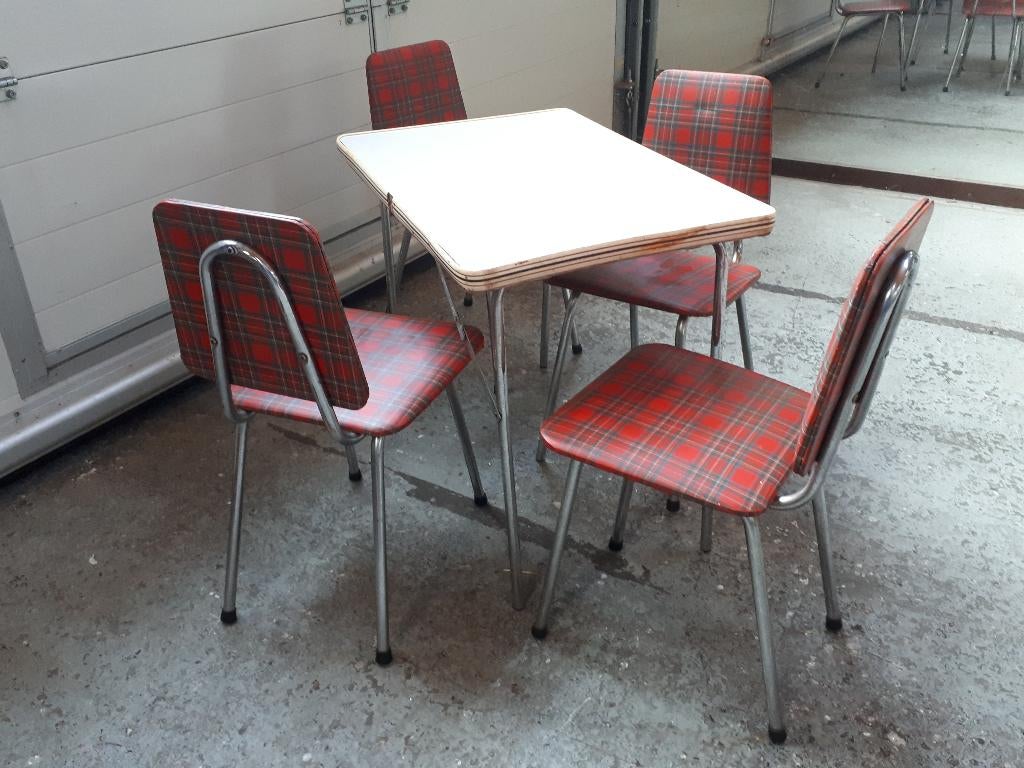 kindertafel met 4 stoelen, Ophalen, Gebruikt, Tafel(s) en Stoel(en)