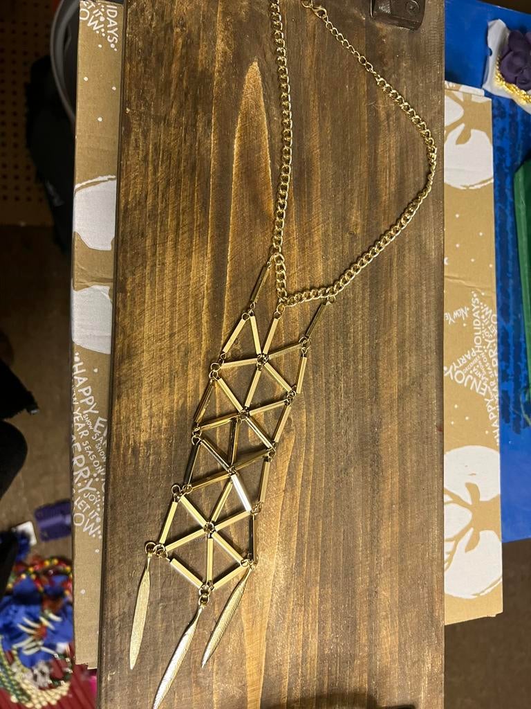 Mooie goudkleurige ketting lang model carnaval, Kleding | Dames, Ophalen, Zo goed als nieuw, Carnaval