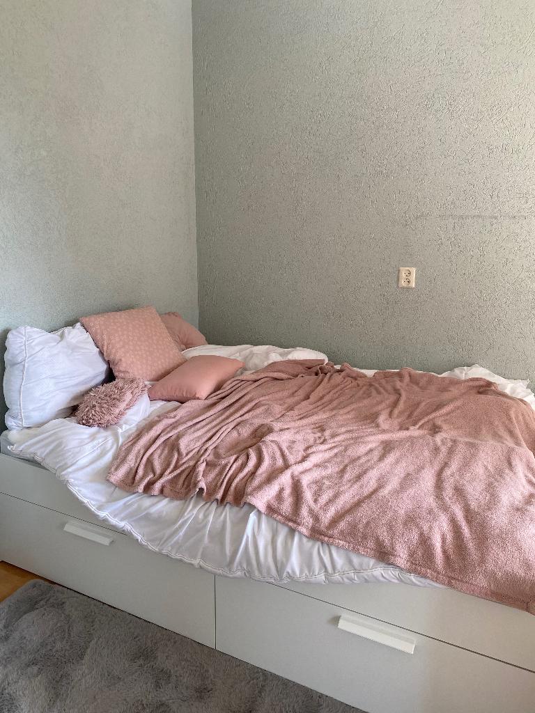 Brimnes bedframe + Vesteröy mattress, Ophalen, Wit, Tweepersoons, 140 cm