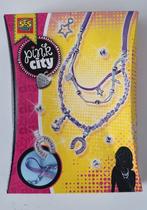 SES Pink City halskettingen, Ophalen, Nieuw