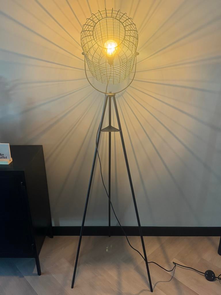 Zwarte Industriële Vloerlamp met Draadkooi, Huis en Inrichting, Lampen | Vloerlampen, Ophalen, Zo goed als nieuw, Metaal, 150 tot 200 cm