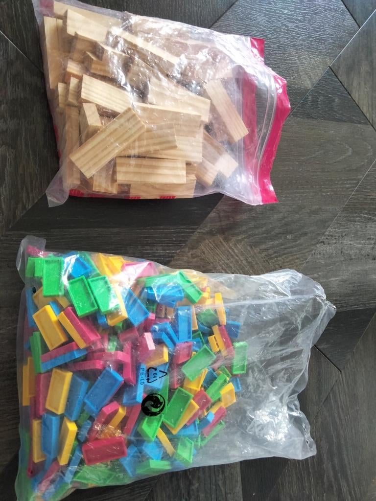 Jenga blokken en Domino steentjes - Bouwplezier!, Ophalen of Verzenden, Gebruikt, Overige merken