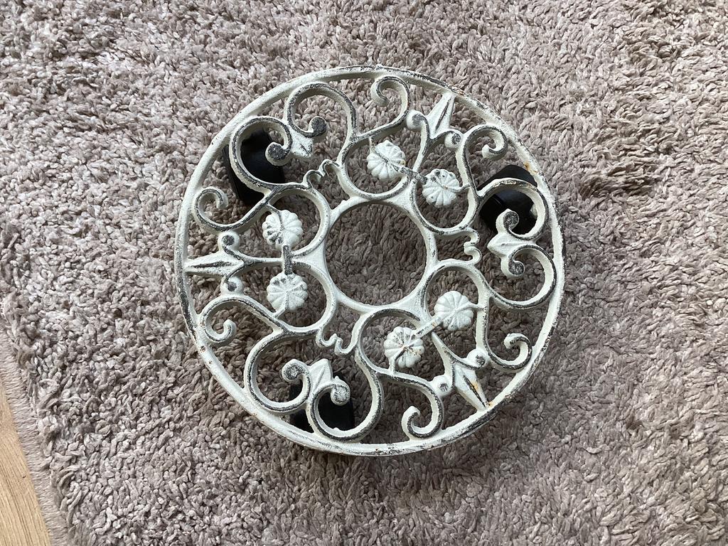 Gietijzeren plantentrolly in goede staat € 10, Antiek en Kunst, Ophalen of Verzenden