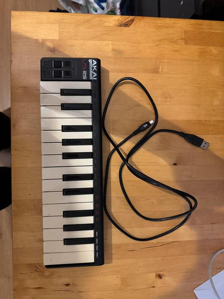 Akai LPK25 MIDI Keyboard Controller, Muziek en Instrumenten, Keyboards, Gebruikt, Overige aantallen, Overige merken, Aanslaggevoelig