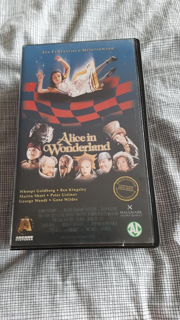 Vhs Alice in wonderland box set, Alle leeftijden, Ophalen of Verzenden, Zo goed als nieuw, Actie en Avontuur