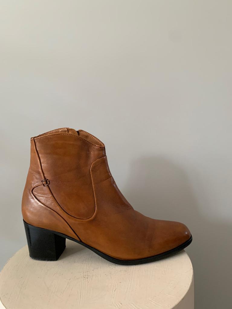 Enkellaarsjes, Everybody mt. 39, Ophalen, Overige kleuren, Zo goed als nieuw, Lage of Enkellaarzen