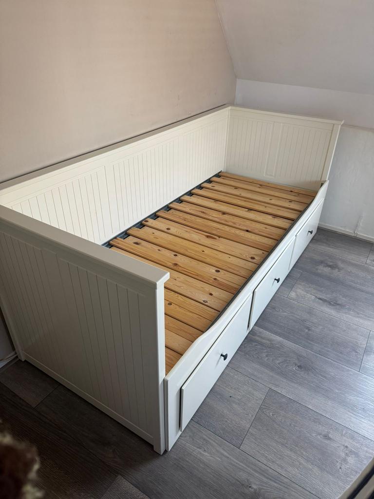 IKEA Hemnes bedbank met 3 lades - Wit, Huis en Inrichting, Slaapkamer | Bedden, Ophalen, Eenpersoons, Wit, 80 cm