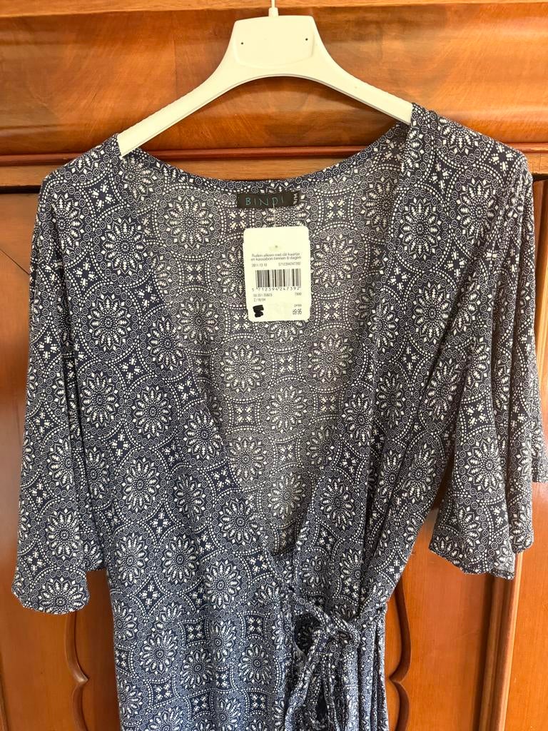 Nieuwe Bindi jurk met print, maat S/M, Kleding | Dames, Ophalen of Verzenden, Nieuw, Blauw, Knielengte