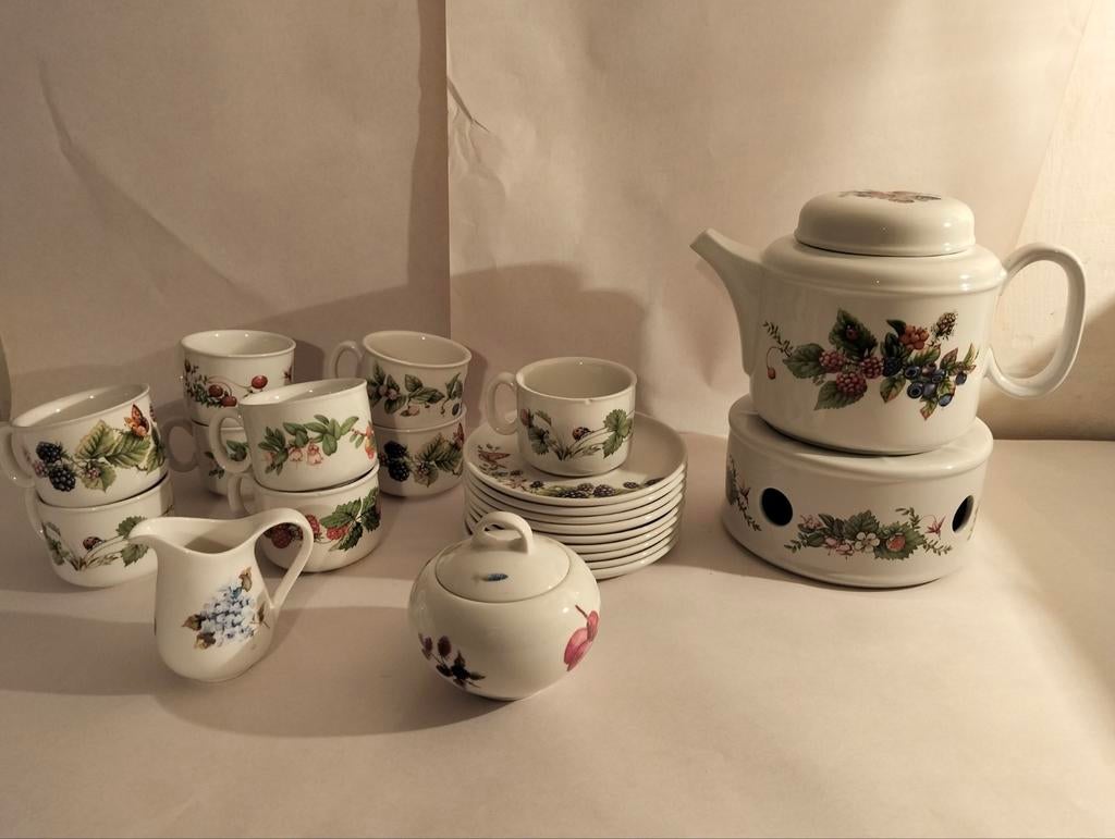 Servies met fruitmotief, theepot, theelicht, kopjes, Huis en Inrichting, Keuken | Servies, Ophalen of Verzenden, Porselein, Overige stijlen