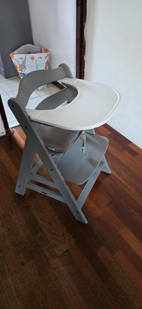 Hauck Alpha+ houten meegroeistoel met eetblad, Kinderen en Baby's, Kinderstoelen, Gebruikt, Meegroeistoel, Aanschuifbaar, Afneembaar eetblad