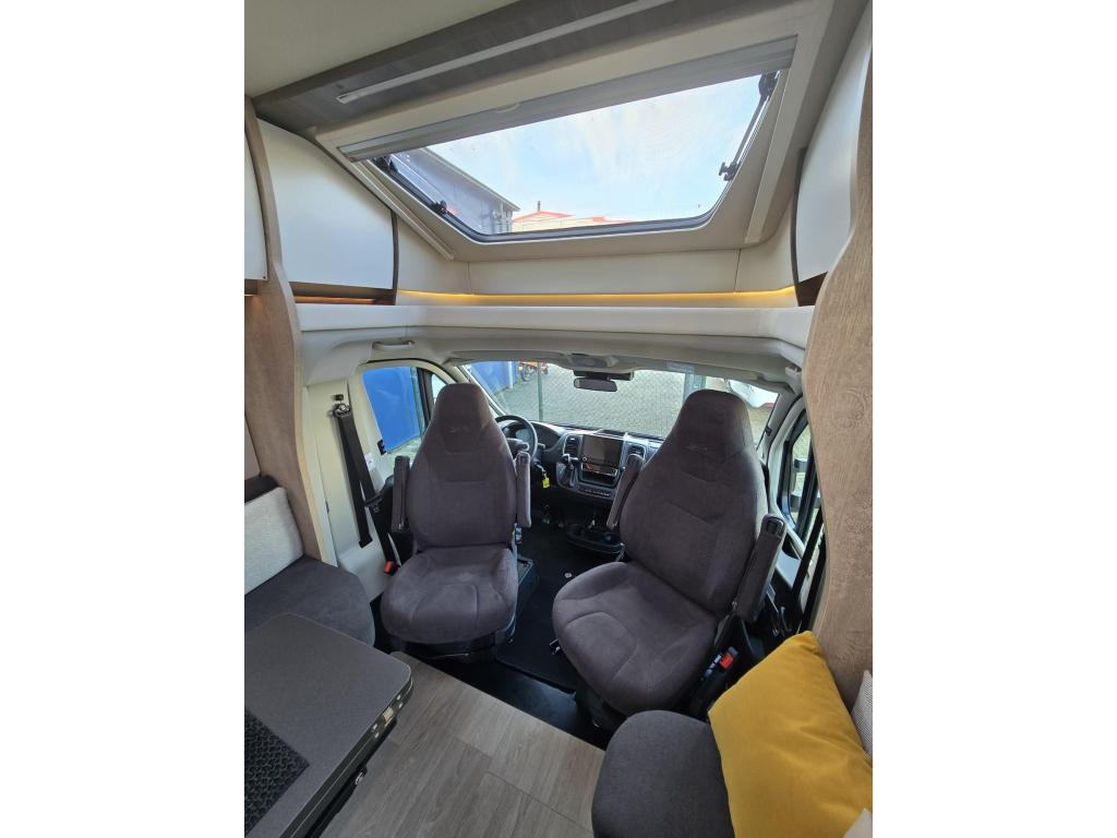 Laika L4009 DS 180 PK enkele bedden face/face, Caravans en Kamperen, Campers, Automaat, Ringverwarming, Fiat, Afzuigkap