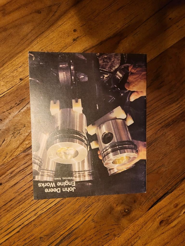 folder John Deere Engine works, Boeken, Catalogussen en Folders, Ophalen of Verzenden, Zo goed als nieuw