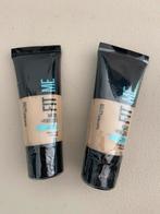 Maybelline Fit Me matte poreless foundation 2x kleur 110, Beige, Nieuw, Make-up, Verzenden