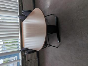 Kleine vergadertafel / eettafel met stoelen