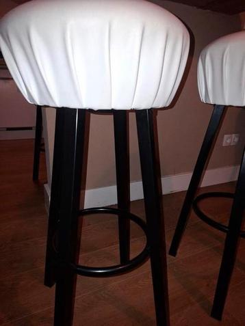 Witte barkrukken 80 cm hoog beschikbaar voor biedingen