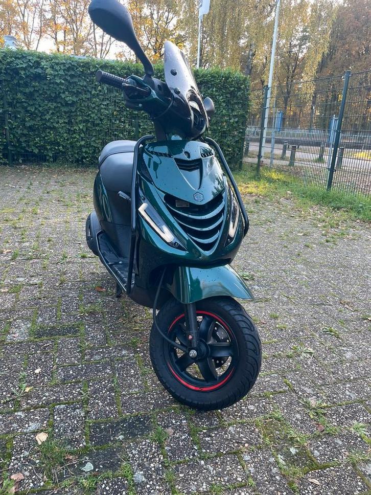 Piaggio ZIP 4T I-GET 2019 - Jaguar Groen, Fietsen en Brommers, Scooters | Piaggio, Gebruikt, Zip, Maximaal 45 km/u, Benzine, Ophalen