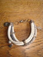 NIEUW - Armband wit gijs zilver-kleurig, Sieraden, Tassen en Uiterlijk, Armbanden, Ophalen of Verzenden, Nieuw, Wit, Kunststof of Plastic
